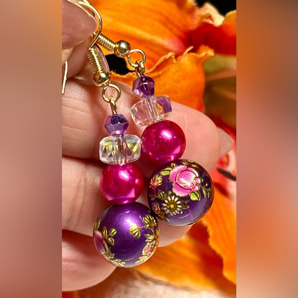 Hand painted ceramic beaded earrings with fuchsia and gold accent